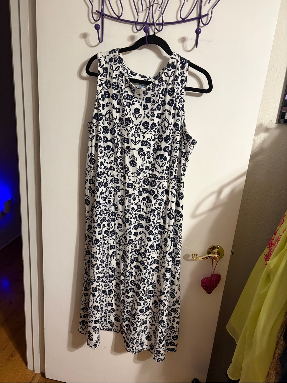 🥳 1X croft & barrow White Midi Dress with black Floral Print